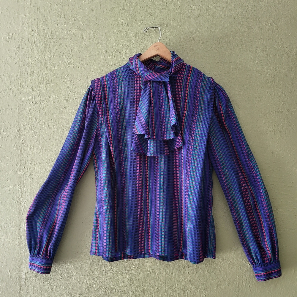 Vintage Nicola long sleeve blouse with bow detail.